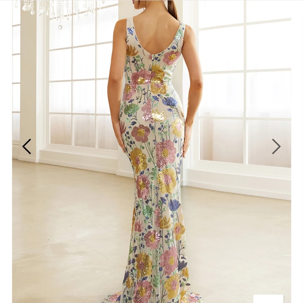 Formal V Neck Floor Sequined Mermaid Maxi Gown for Special Events - Picture 3 of 15